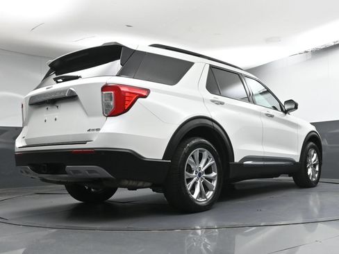 Used 2021 Ford Explorer XLT w/ Equipment Group 202A AWD/4WD image 29