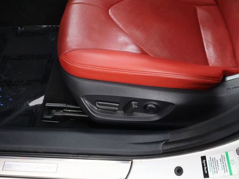Used 2020 Toyota Camry XSE FWD image 31