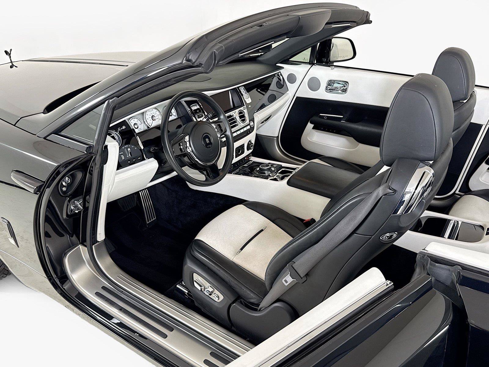 Used 2018 Rolls-Royce Dawn RWD image 11