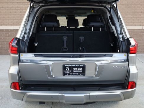 Used 2021 Lexus LX 570 4WD w/ Luxury Package image 12