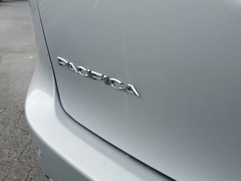 Certified 2024 Chrysler Pacifica Touring-L image 31