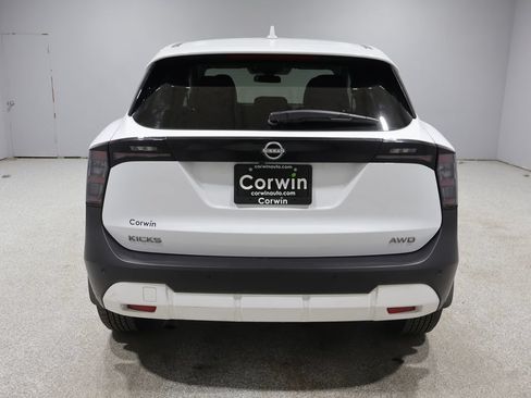 Used 2025 Nissan Kicks SV AWD/4WD image 3