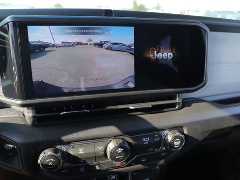 New 2025 Jeep Gladiator Sport image 18