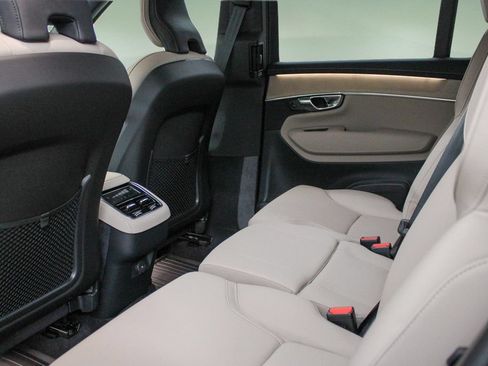 Used 2026 Volvo XC90 B5 Plus w/ Protection Package Premier AWD/4WD image 28