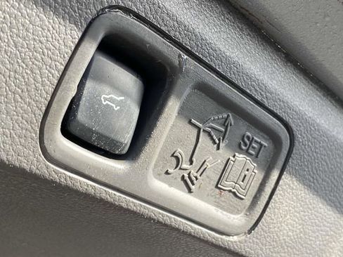 Used 2021 Ford Expedition XLT image 15