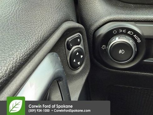 Used 2019 Jeep Wrangler Unlimited Sahara AWD/4WD image 21