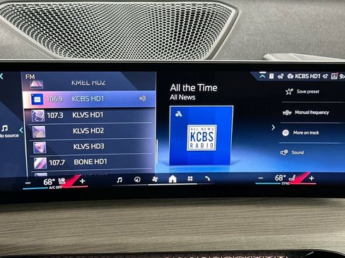 Used 2025 BMW 330i Sedan w/ Premium Package image 17