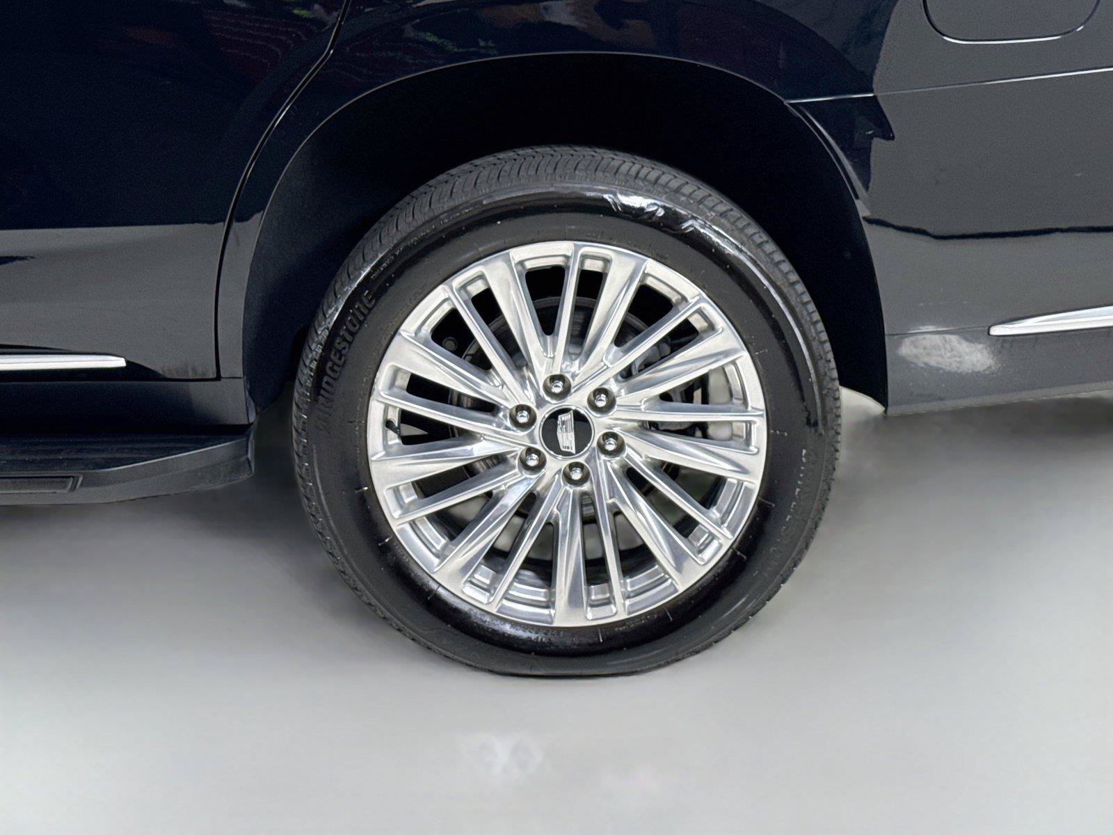 Used 2022 Cadillac Escalade Luxury AWD/4WD image 36