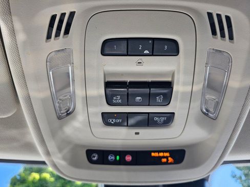 Used 2023 Buick Envision Avenir AWD/4WD image 42