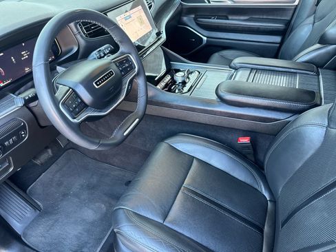 Used 2023 Jeep Wagoneer Series III w/ Preferred Equipment Group AWD/4WD image 10