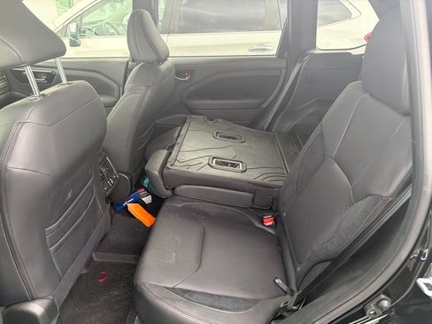 Used 2025 Subaru Forester Touring w/ Popular Package - Touring AWD/4WD image 9