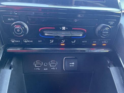 Used 2023 Jeep Grand Cherokee Laredo image 24