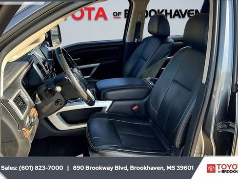 Used 2021 Nissan Titan SL w/ Moonroof Package image 18