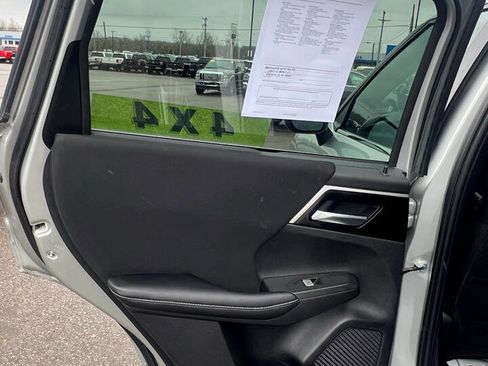 Used 2022 Mitsubishi Outlander ES image 12