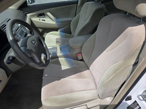 Used 2010 Toyota Camry LE FWD image 10