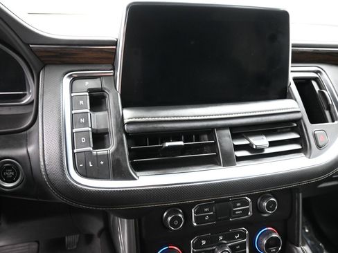 Used 2022 Chevrolet Suburban Premier RWD image 15