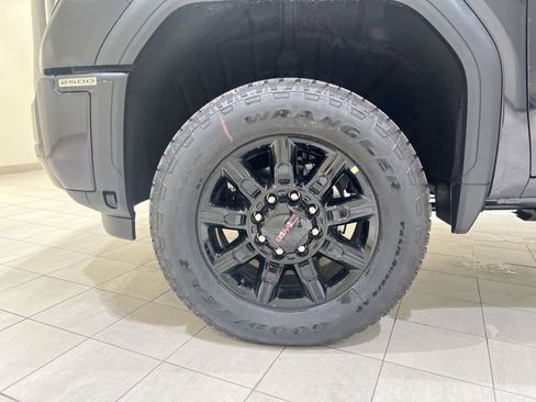 Used 2025 GMC Sierra 2500 AT4 image 32