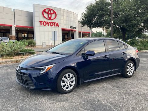 Used 2025 Toyota Corolla LE FWD image 1