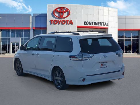Certified 2016 Toyota Sienna SE FWD image 4