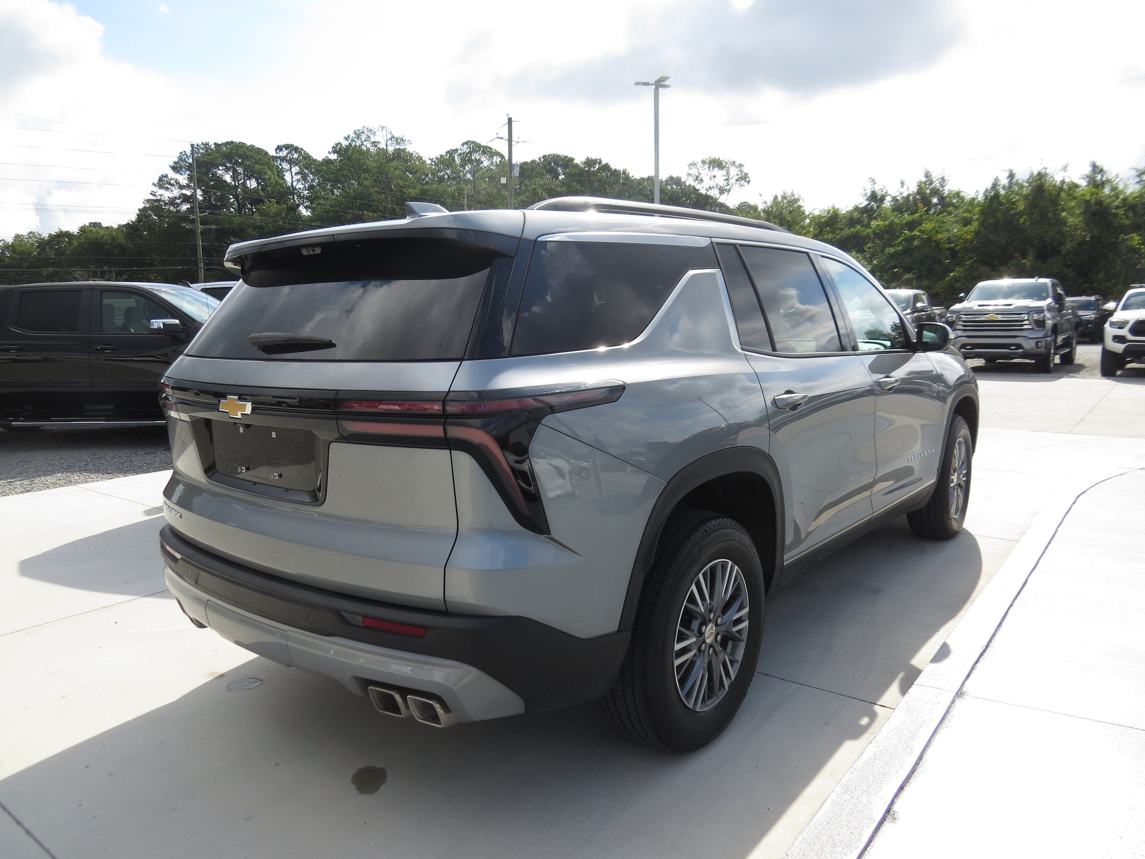 Used 2026 Chevrolet Traverse LT w/ Driver Confidence Package FWD image 5