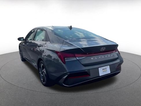 Used 2025 Hyundai Elantra SEL image 11