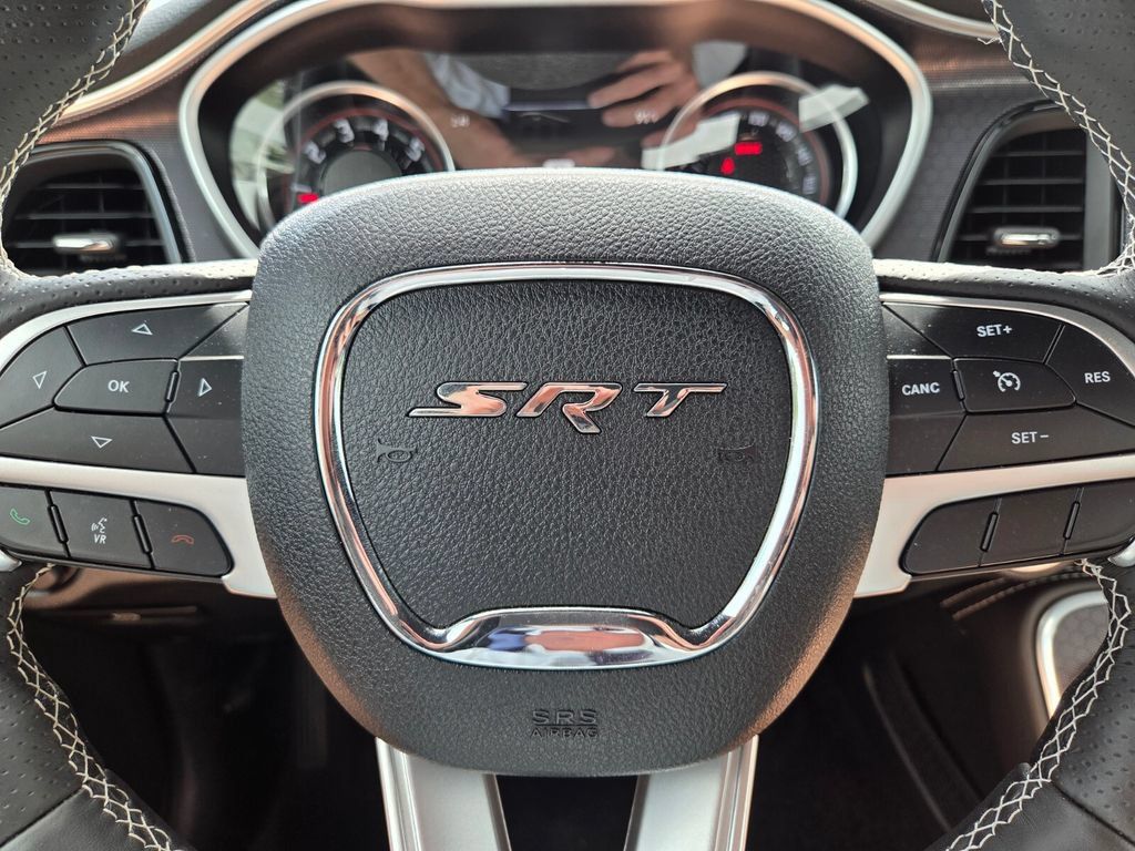 Used 2018 Dodge Challenger SRT RWD image 31