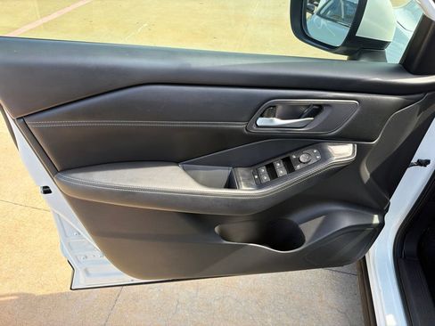 Used 2024 Nissan Rogue SV w/ SV Premium Package FWD image 16