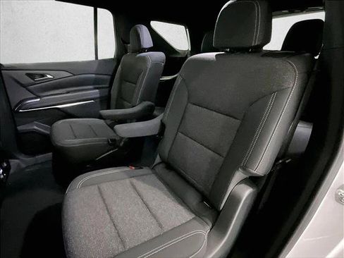 Used 2025 Chevrolet Traverse LT FWD image 28