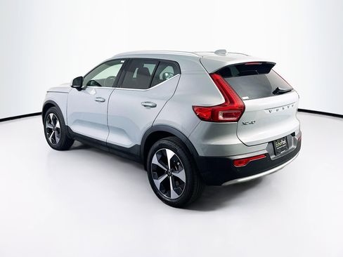 Used 2025 Volvo XC40 B5 Plus image 5