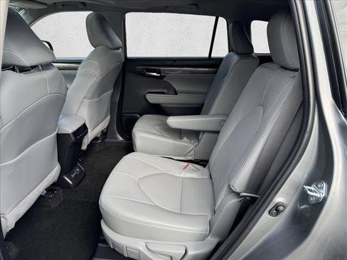 Certified 2026 Toyota Highlander Limited image 18