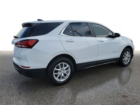 Used 2022 Chevrolet Equinox LT w/ Driver Convenience Package image 4