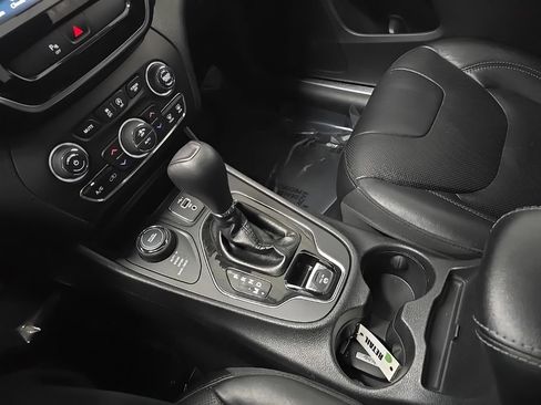 Used 2020 Jeep Cherokee Limited AWD/4WD image 26