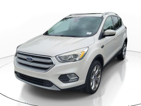 Used 2017 Ford Escape Titanium FWD image 3