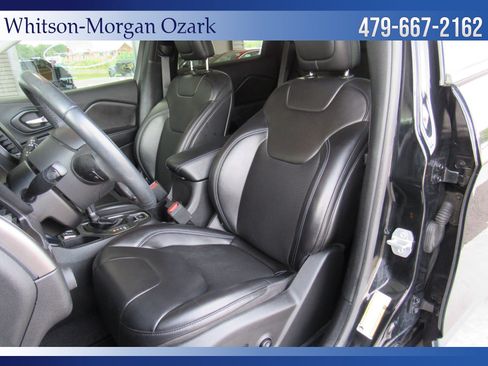 Used 2019 Jeep Cherokee Latitude Plus FWD image 24
