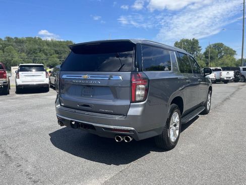 Used 2022 Chevrolet Suburban Premier AWD/4WD image 5