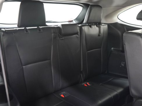 Used 2025 Toyota Highlander XLE AWD/4WD image 13