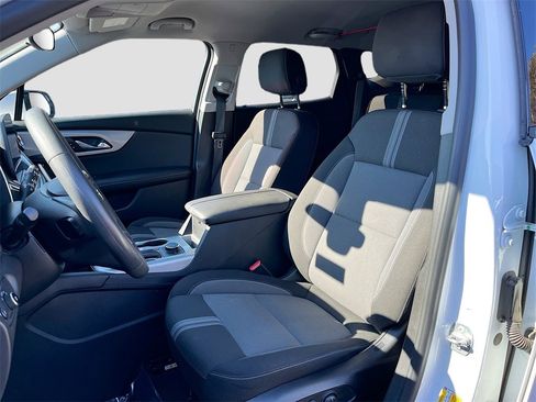 Used 2025 Chevrolet Blazer LT image 27