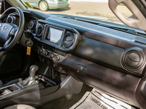 Used 2019 Toyota Tacoma SR w/ SR Convenience Package image 11