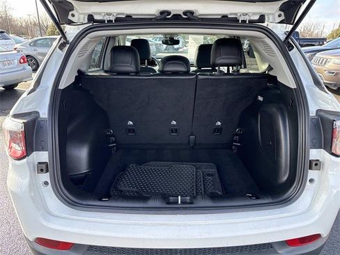 Used 2022 Jeep Compass Latitude w/ Sun and Sound Group image 12