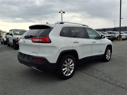 Used 2017 Jeep Cherokee Limited image 4