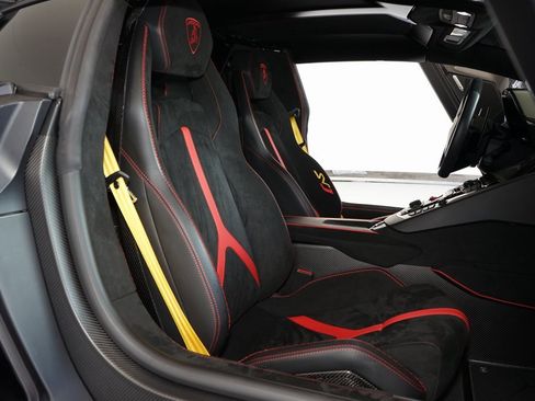 Used 2021 Lamborghini Aventador SVJ image 13