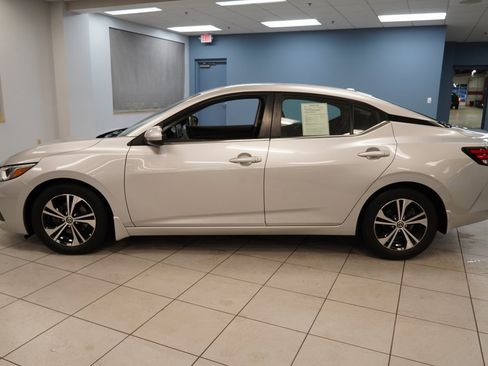 Used 2021 Nissan Sentra SV w/ Trunk Package image 2
