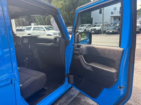 Used 2011 Jeep Wrangler Unlimited Sport image 31