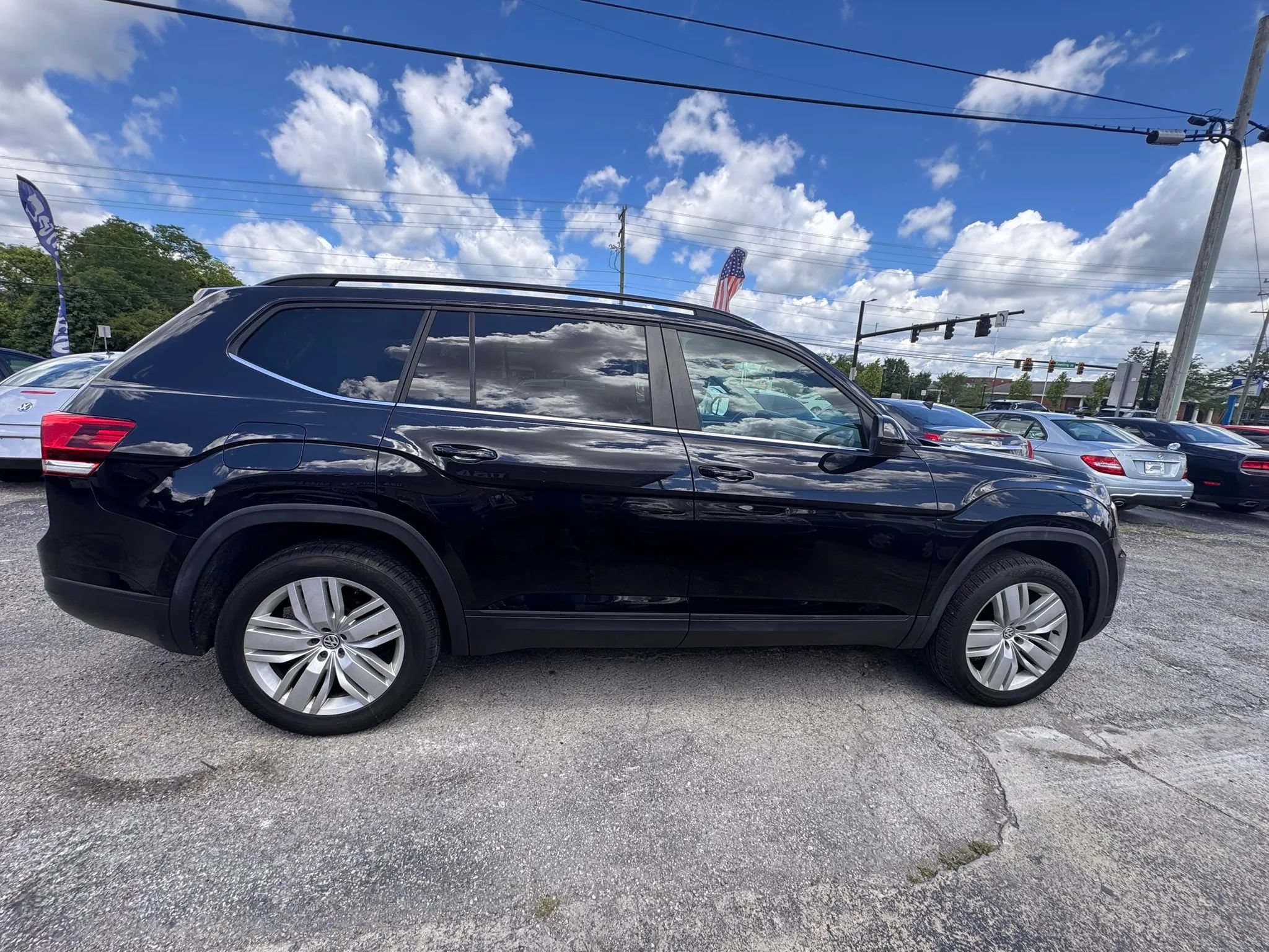 Used 2020 Volkswagen Atlas SE w/ Panoramic Sunroof Package FWD image 8