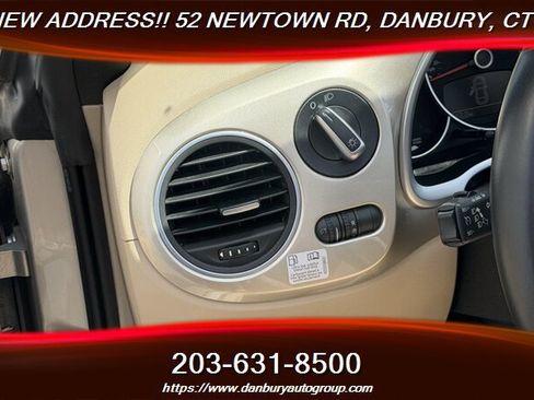 Used 2013 Volkswagen Beetle TDI FWD image 18