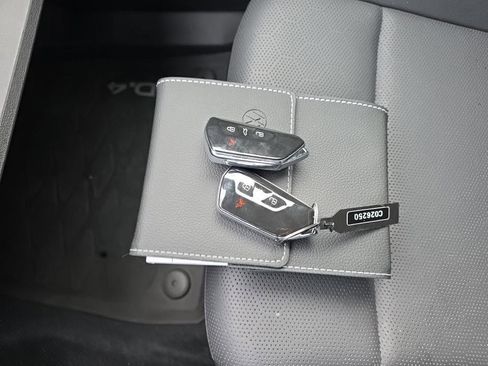 Used 2023 Volkswagen ID.4 Pro S image 8