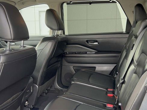 Certified 2024 Nissan Pathfinder SL image 34