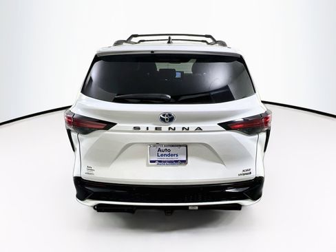 Used 2023 Toyota Sienna XSE w/ XSE Plus Package AWD/4WD image 6