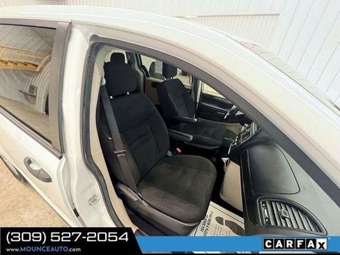 Used 2020 Dodge Grand Caravan SE w/ UConnect Hands-Free Group image 3