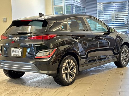 Used 2023 Hyundai Kona SE image 4